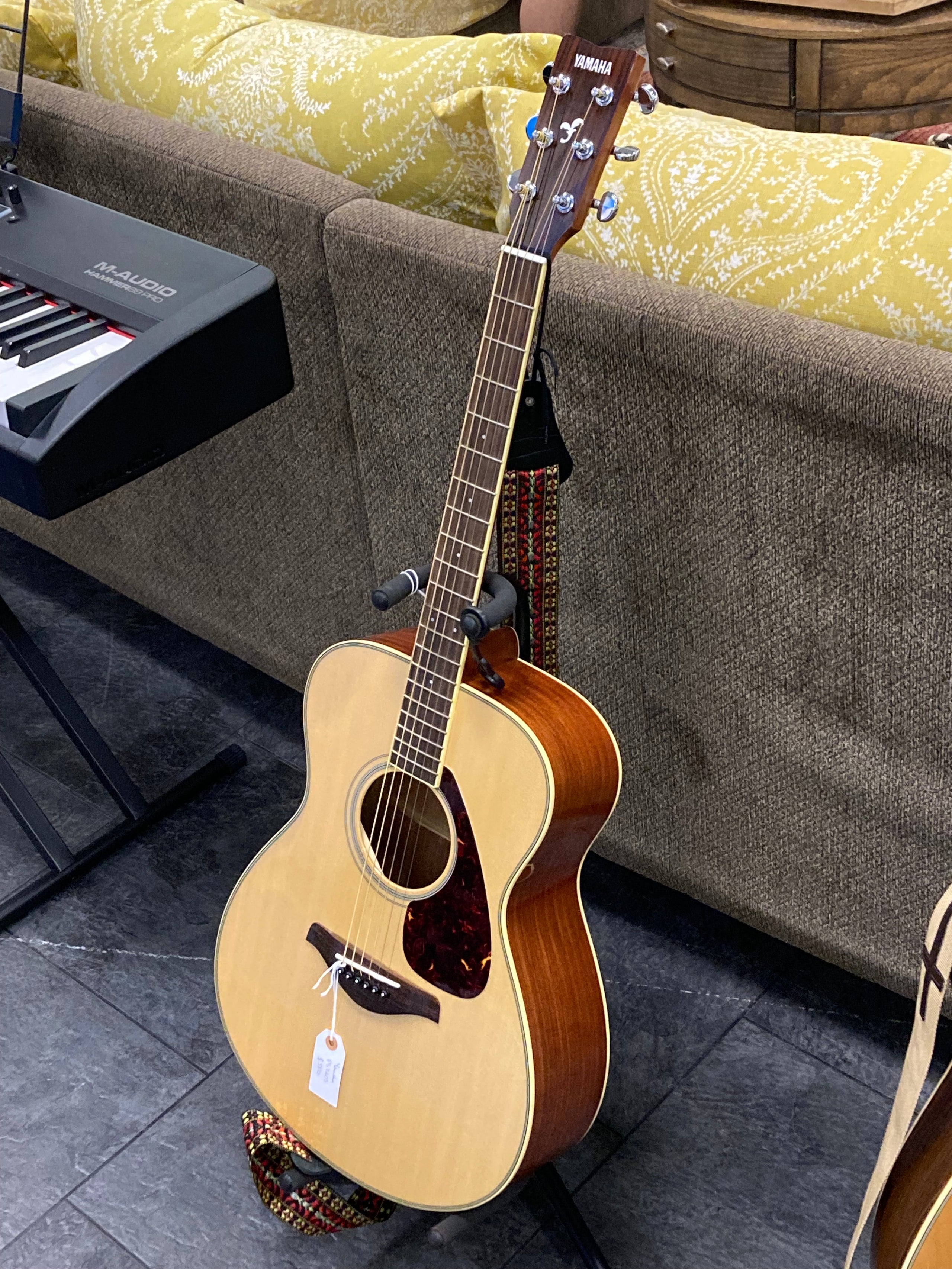 Yamaha fs720s acoustic guitar outlet